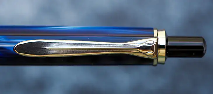 Detailaufnahme eines Pelikan Souverän Schnabelclips. Foto: Johanna Rundel